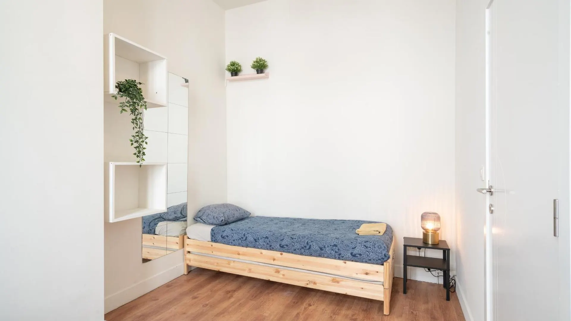 Large Authentic Antwerp Apartments Belgia