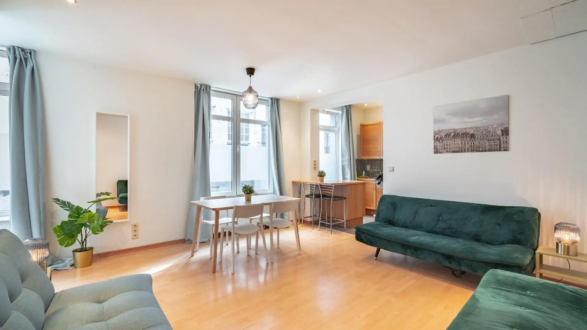 Large Authentic Antwerp Apartments 0*,  Belgien