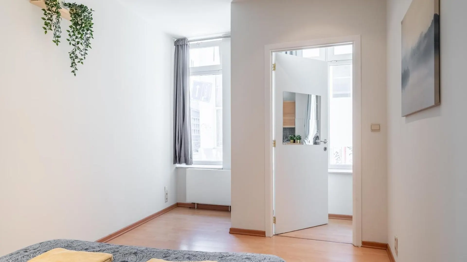 Large Authentic Antwerp Apartments Belgien