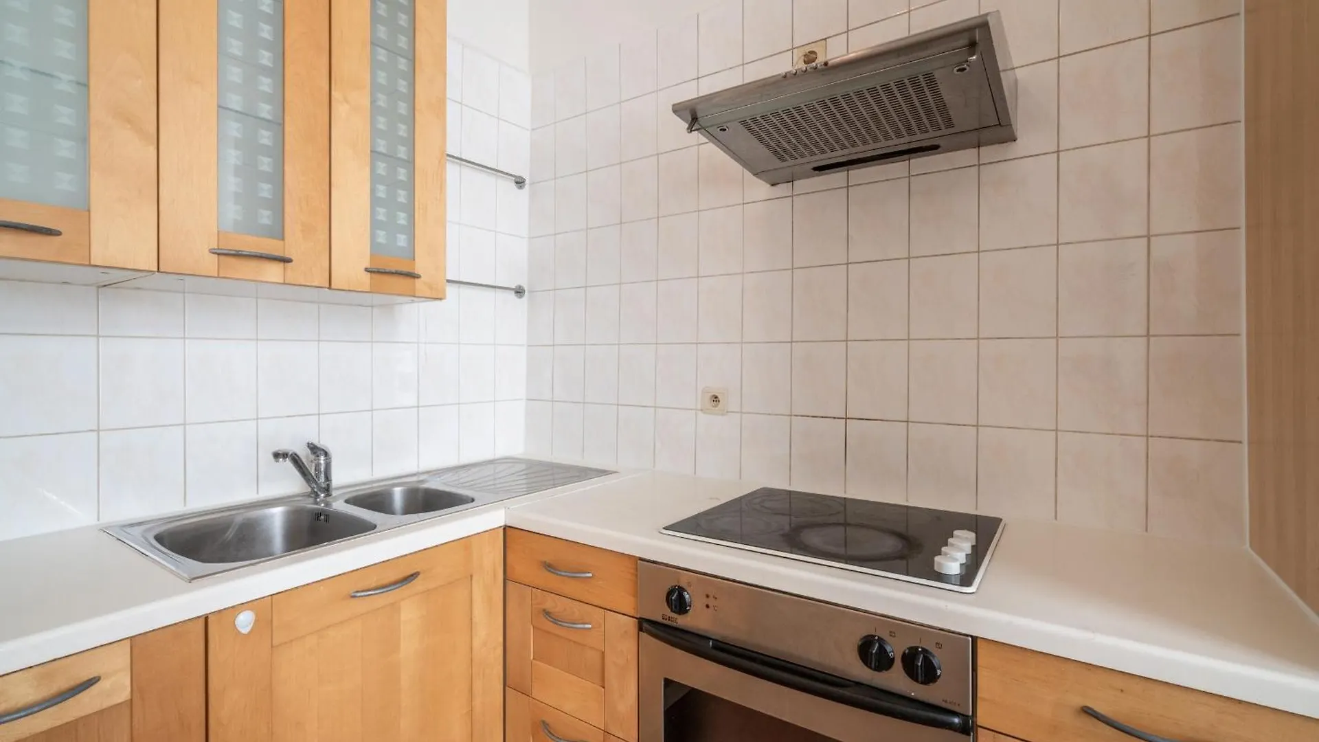Large Authentic Antwerp Apartments Belgia