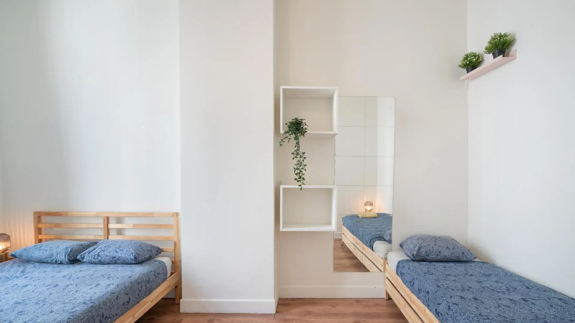 Large Authentic Antwerp Apartments Belgia